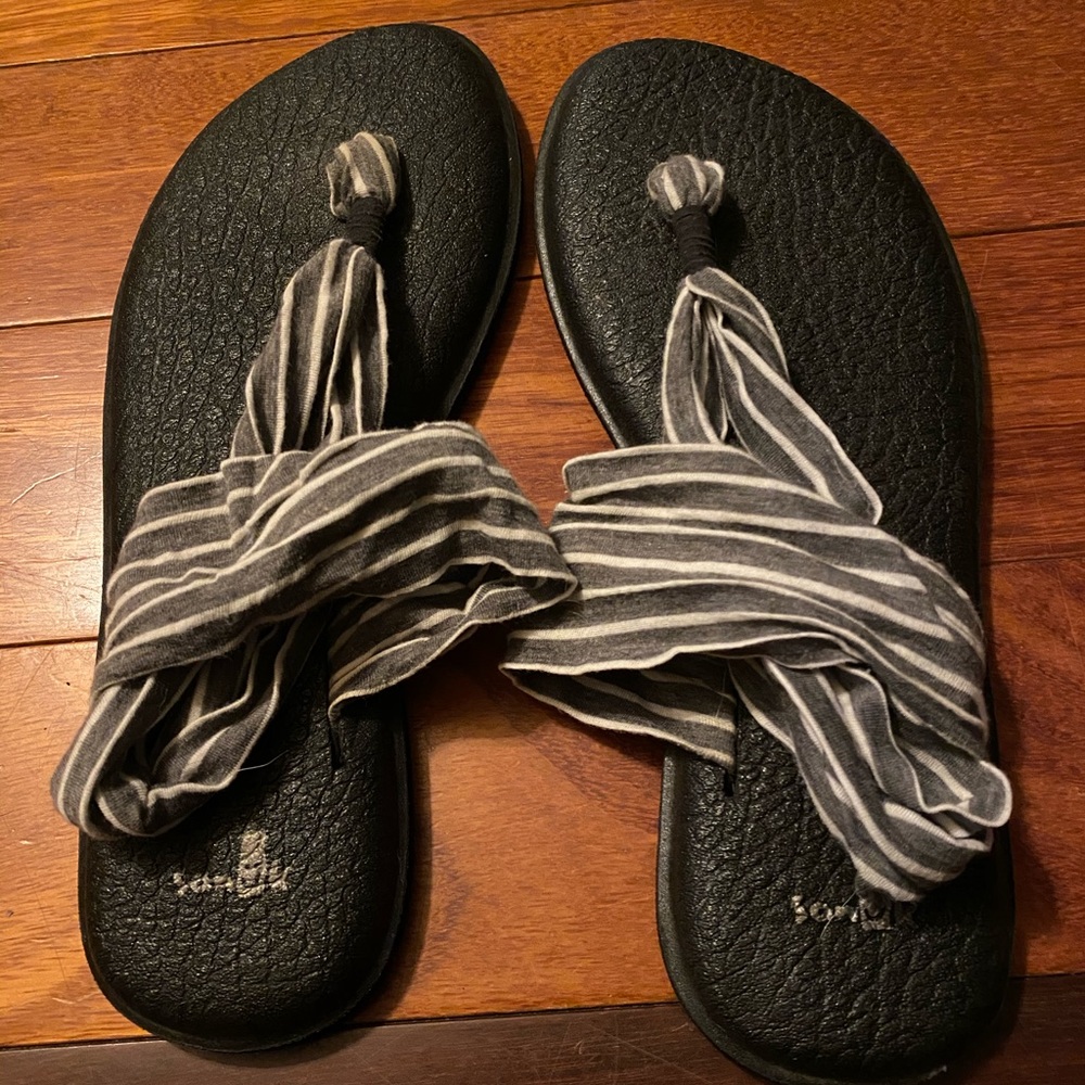 Sanuk yoga sandal